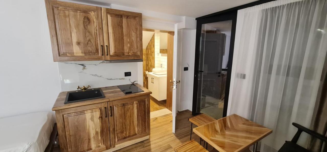 Bujtina Gjyshi Ilo Hotell Tushemisht Exteriör bild