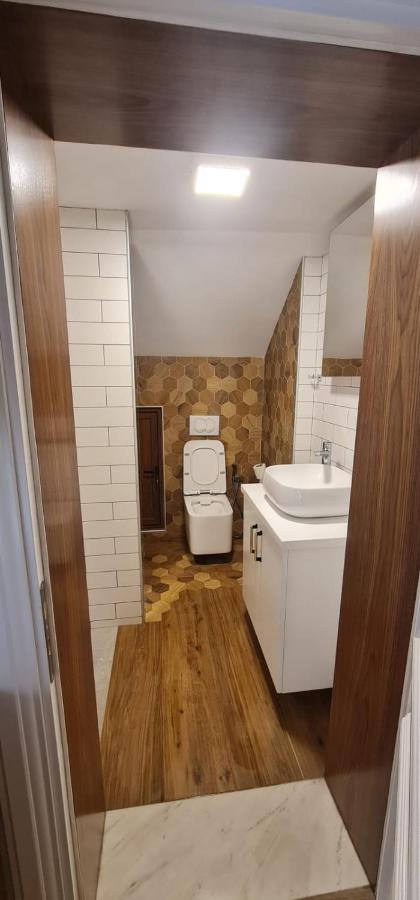Bujtina Gjyshi Ilo Hotell Tushemisht Exteriör bild