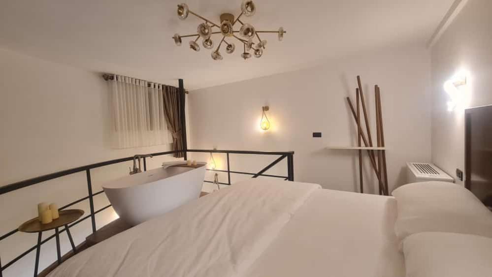 Bujtina Gjyshi Ilo Hotell Tushemisht Exteriör bild
