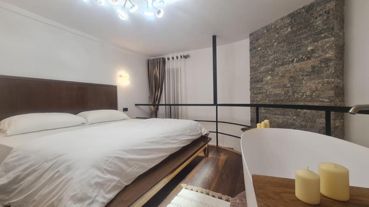 Bujtina Gjyshi Ilo Hotell Tushemisht Exteriör bild