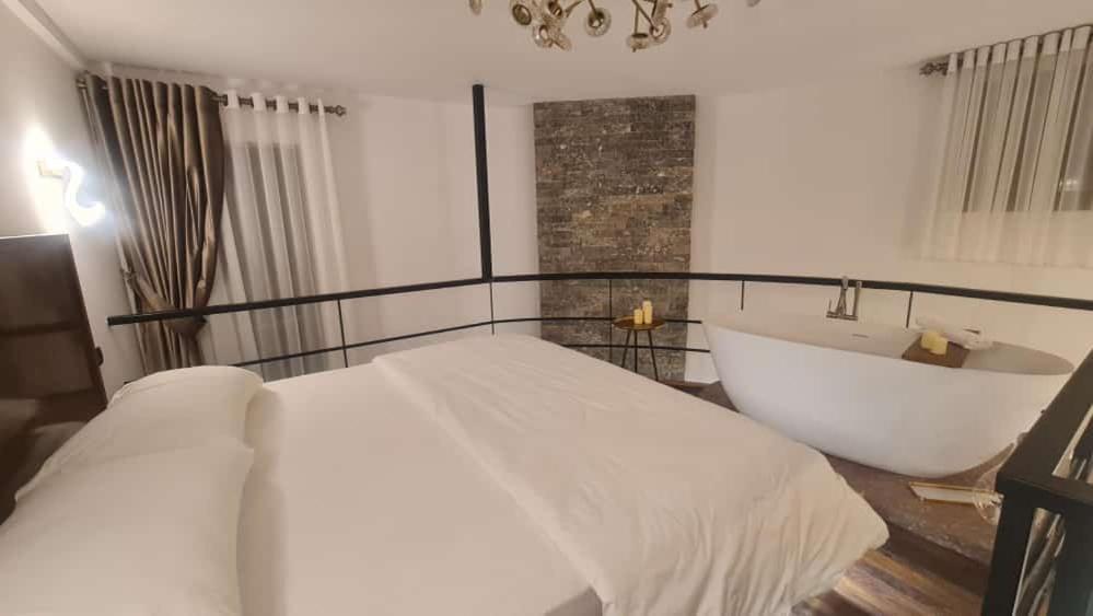 Bujtina Gjyshi Ilo Hotell Tushemisht Exteriör bild