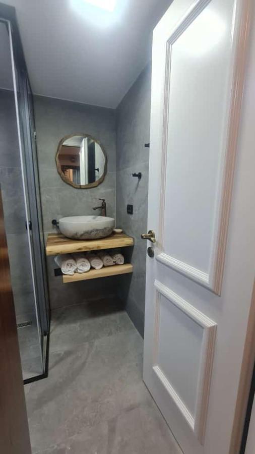 Bujtina Gjyshi Ilo Hotell Tushemisht Exteriör bild